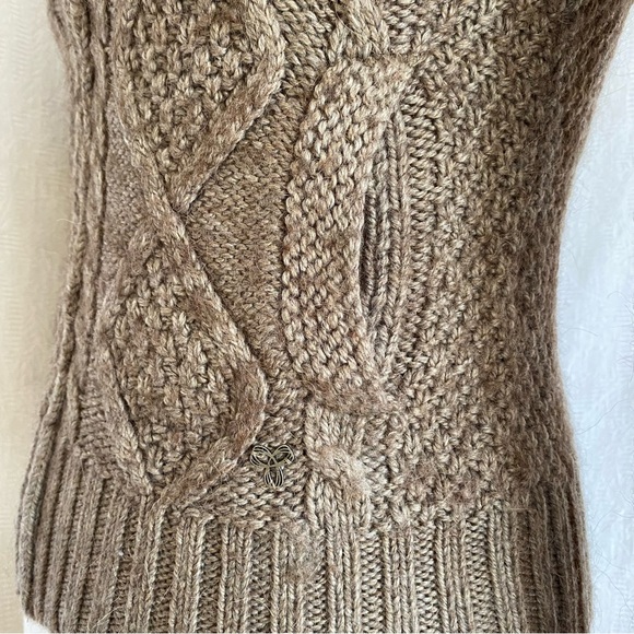TNA Aritzia XS/S zip front cable sweater mocha - Picture 6 of 8